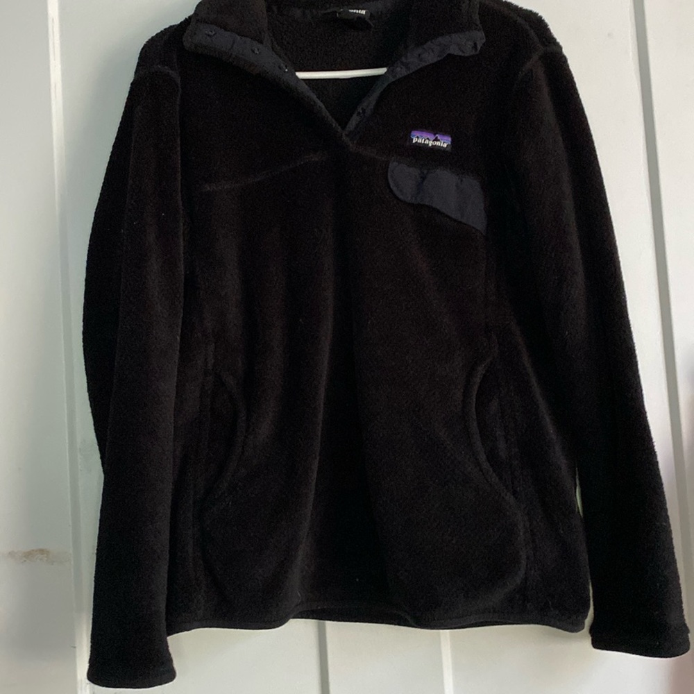 black fluffy Patagonia pull over